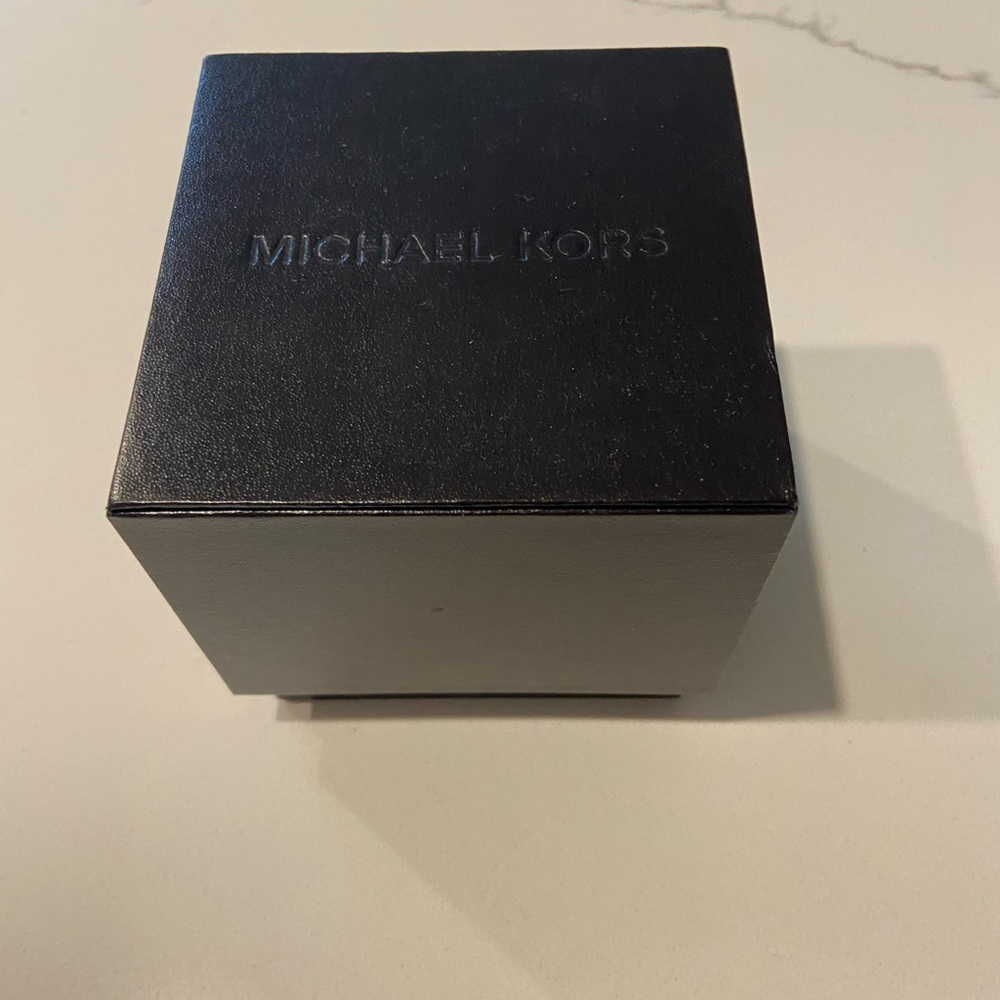 Michael Kors silver watch - Picture 5 of 5
